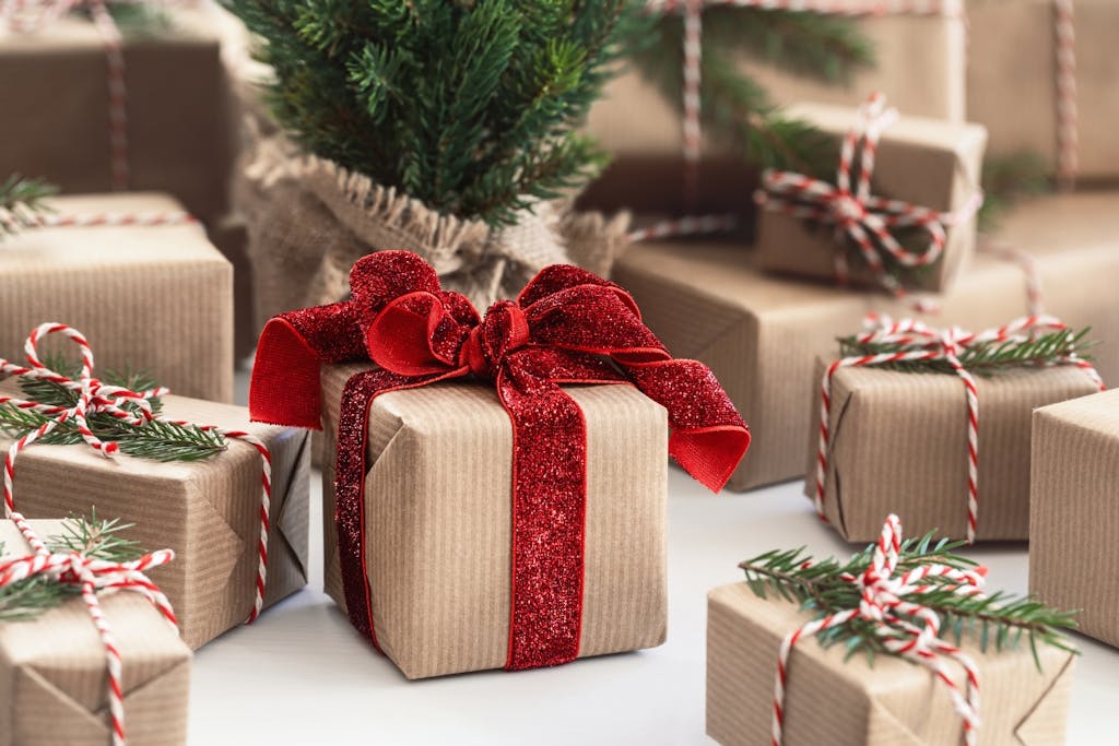 34 Ways to Save Money this Christmas: A Budget Guide to Christmas 2024